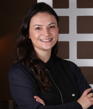 Dra. Júlia Peruzzo